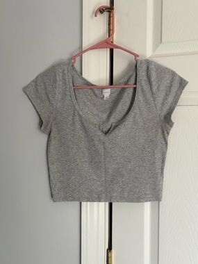 Brandy Melville Light Gray Ribbed V-Neck Crop Top